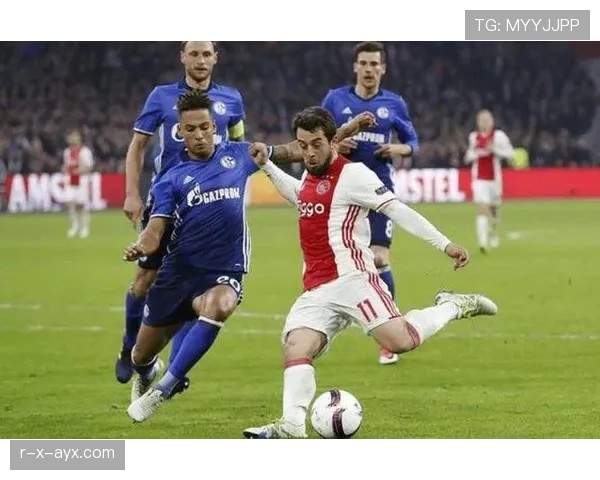 阿贾克斯核心球员闪耀赛场,助球队取得关键胜利
