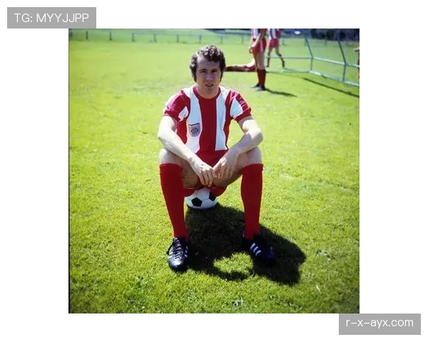 贝肯鲍尔传奇足迹重塑现代足球：历史影响力深度解析