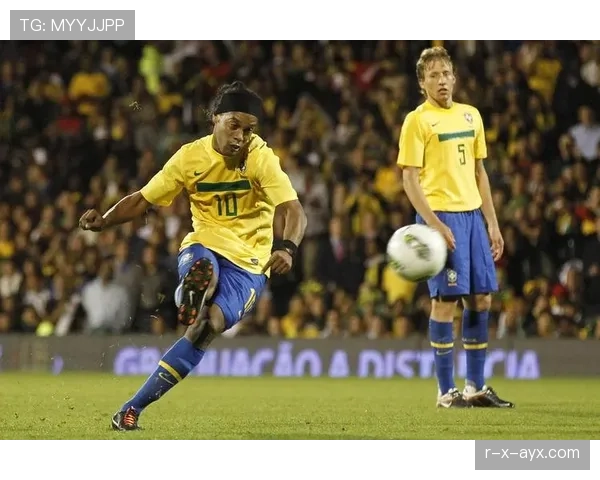 球场之外的传奇：揭秘足球巨星不为人知的趣味日常