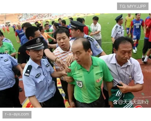 延迟举旗规则：VAR时代越位判罚为何不再“秒出”？