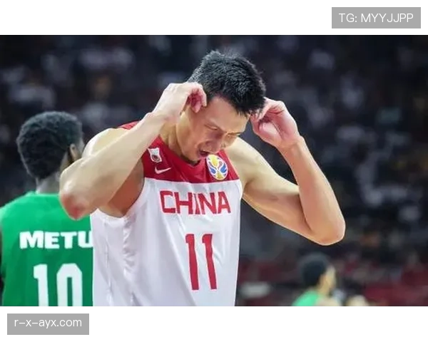 易建联训练完顺手拎了杯冰美式，这自律程度真没谁了